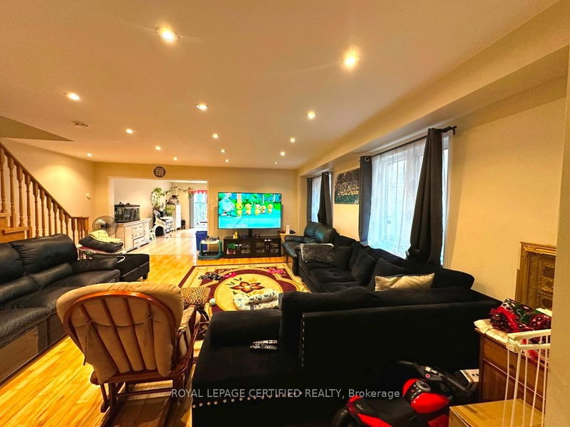 3271 Flagstone Dr, Mississauga, L5M 7T8 | Image 2