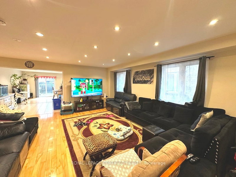 3271 Flagstone Dr, Mississauga, L5M 7T8 | Image 3