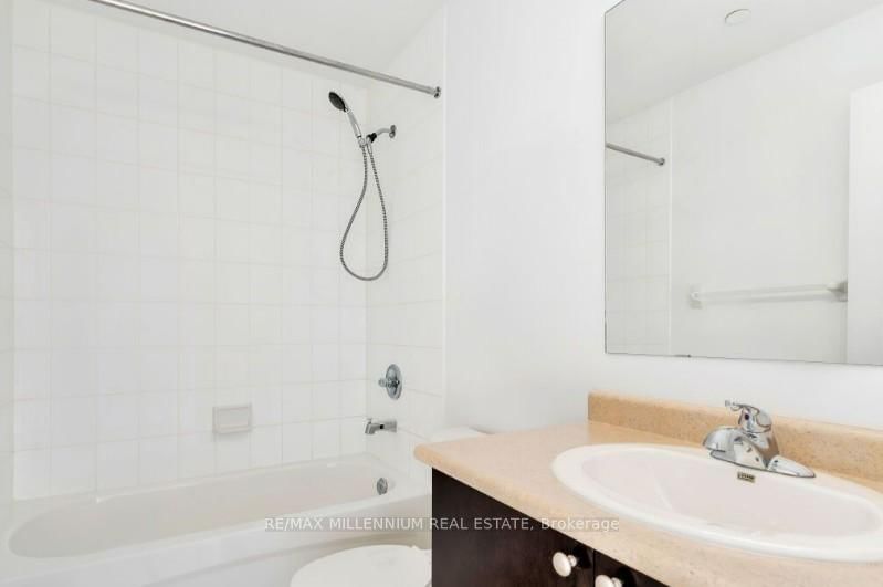 409 - 3075 Thomas St, Mississauga, L5M 0M4 | Image 2