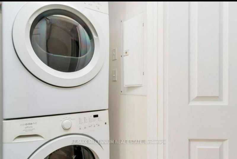 409 - 3075 Thomas St, Mississauga, L5M 0M4 | Image 3