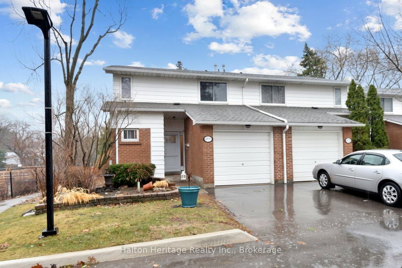 Unit  7 - 457 Woodview Rd. Rd, Burlington, L7N 2Z9 | Image 2
