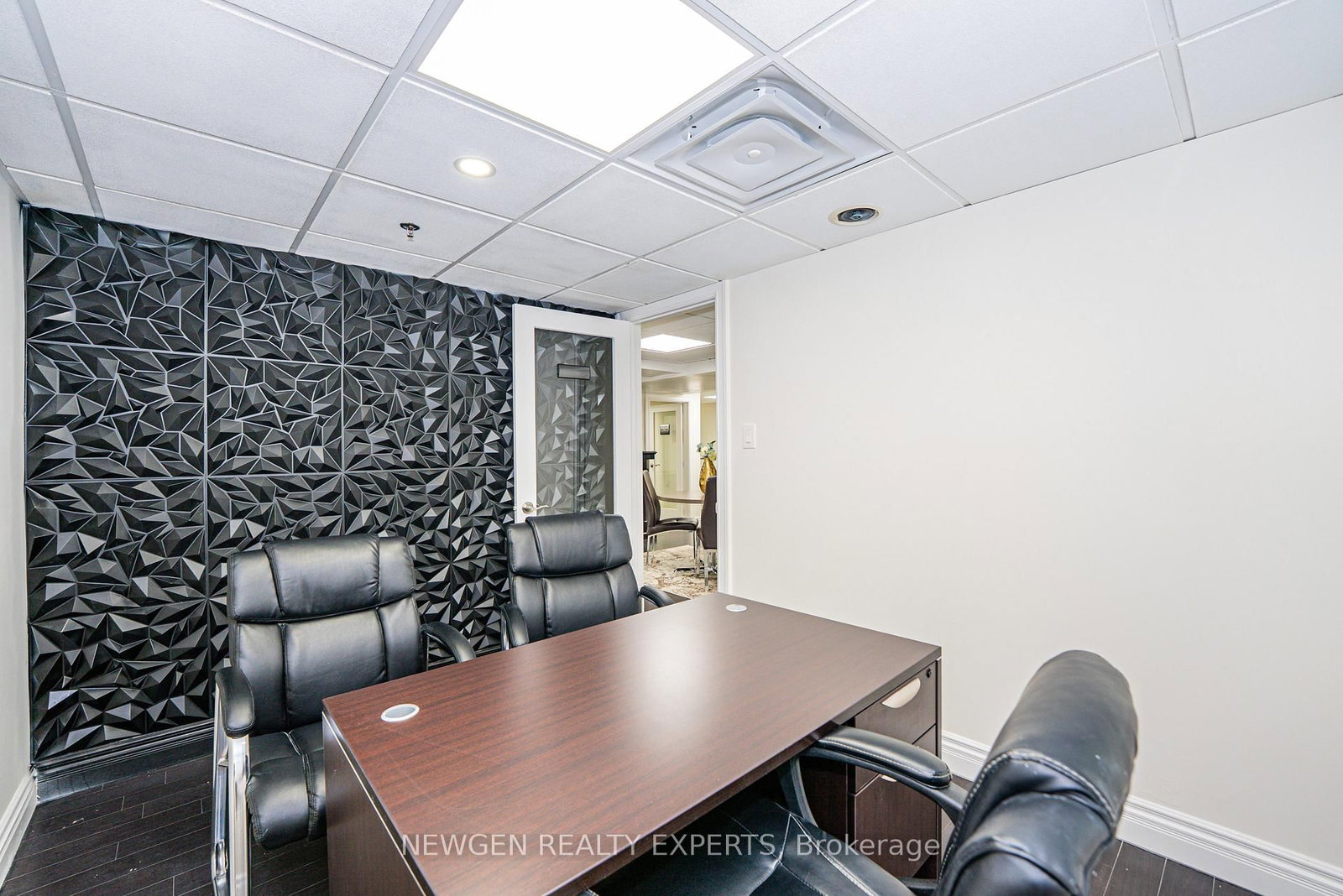 145 Clarence Street N, Unit 29 - Photo 34