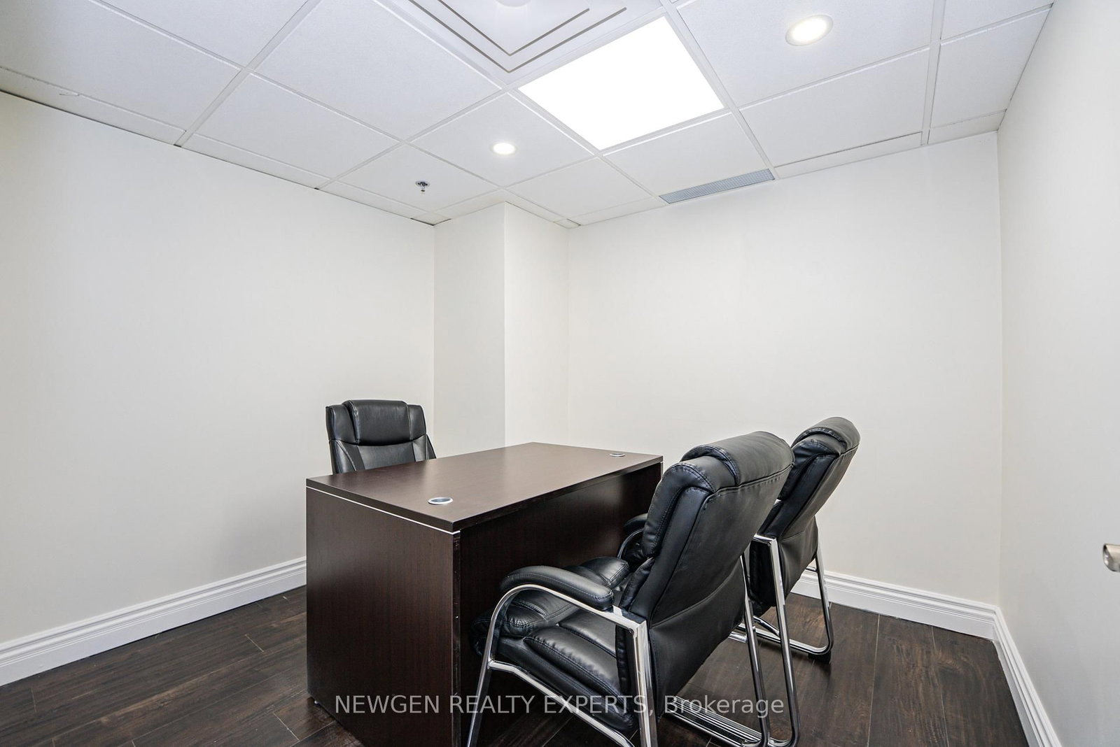 145 Clarence Street N, Unit 29 - Photo 37