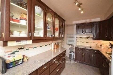 17 - 7475 Goreway Dr, Mississauga, L4T 3T3 | Image 2