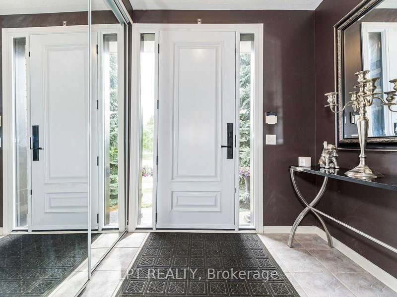 2460 Sixth Line, Oakville, L6H 5Z8 | Image 2