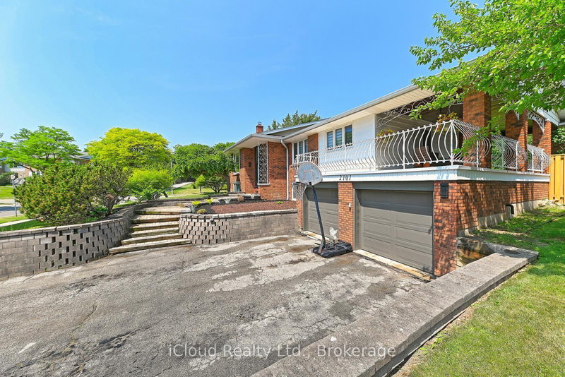 2101 Parkway Dr, Burlington, L7P 1S5 | Image 2