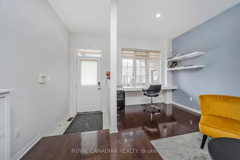 10 Yellowknife Rd, Brampton, L6R 3X3 | Image 2