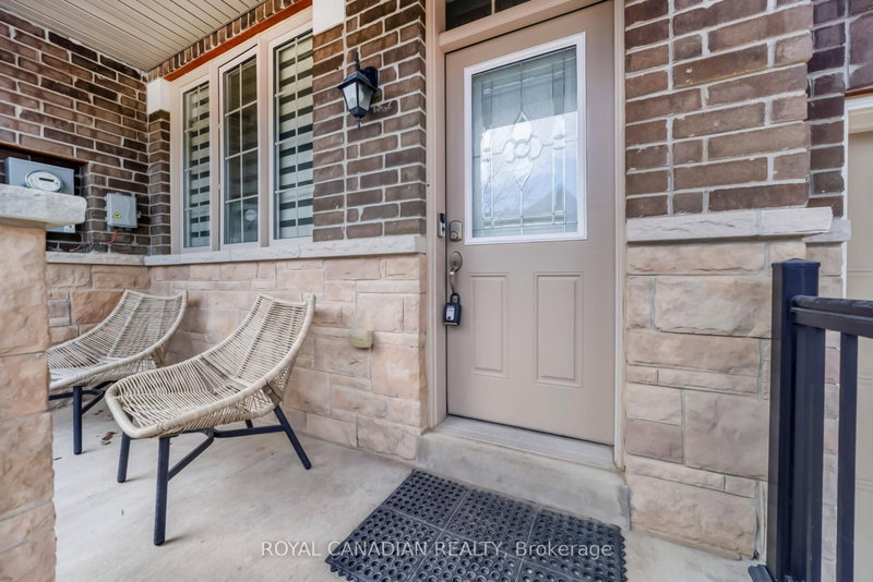 10 Yellowknife Rd, Brampton, L6R 3X3 | Image 3