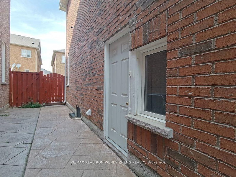 Bsmt - 6 Mountland Rd, Brampton, L6P 1Z9 | Image 2