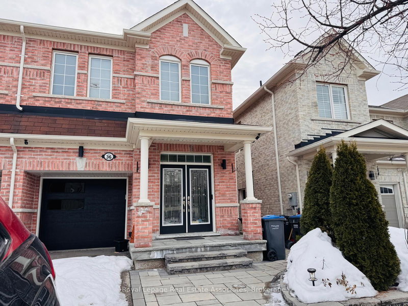 home for lease on 36 ZANETTA Crescent