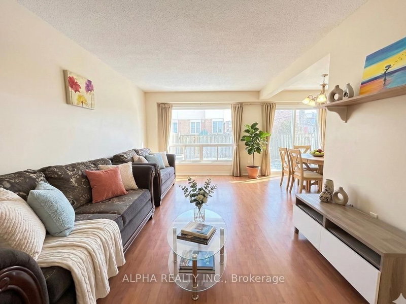 33 - 3025 Cedarglen Gate, Mississauga, L5C 2V7 | Image 2