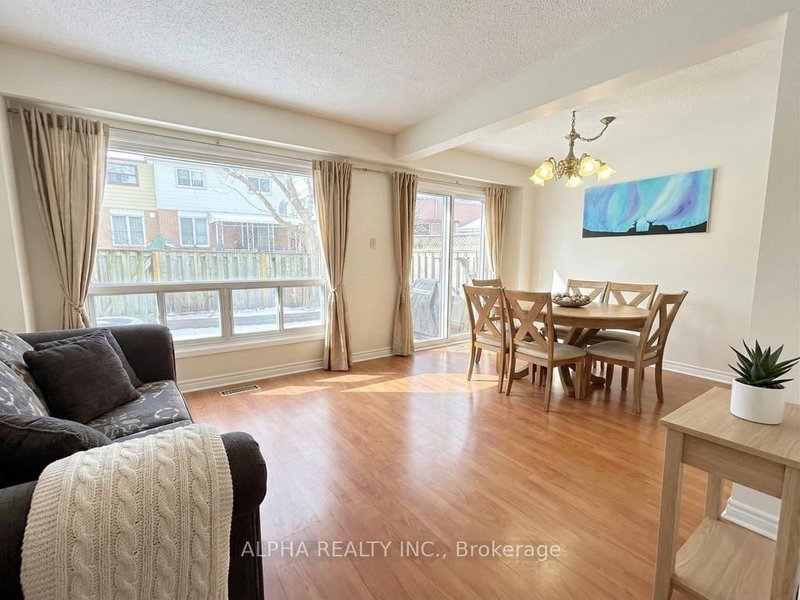 33 - 3025 Cedarglen Gate, Mississauga, L5C 2V7 | Image 3