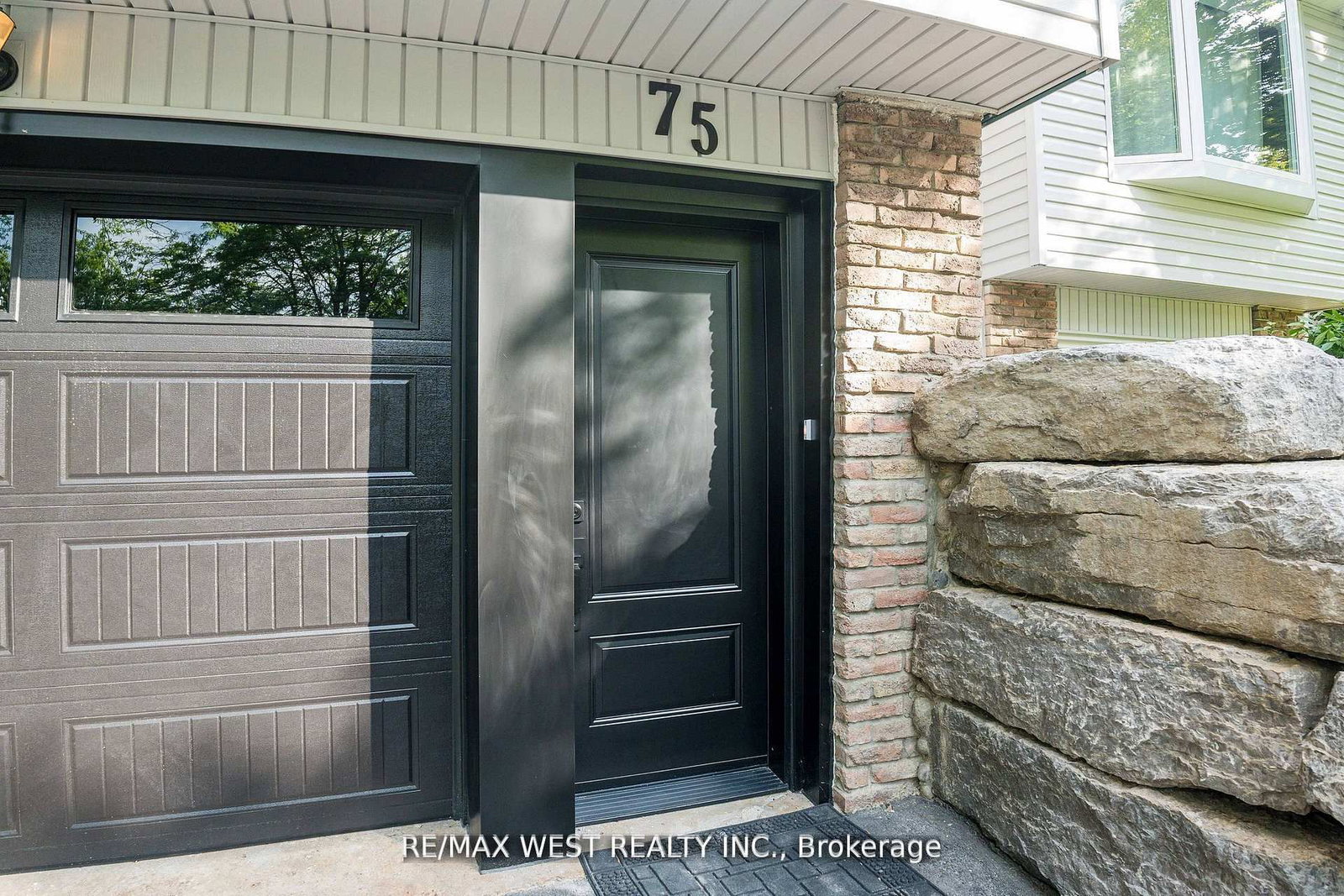 75 Wright Crescent, Unit Lower - Photo 2