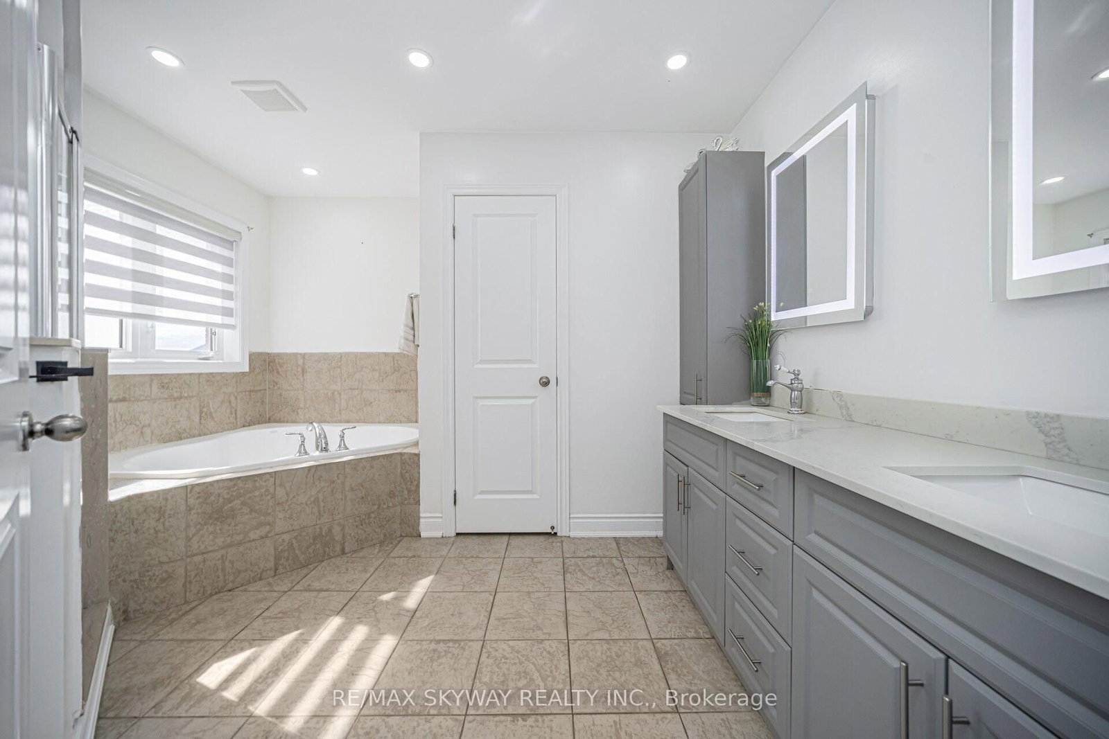 Detached House for sale at 44 Eaglesprings Crescent, Brampton, Ontario, L6P 2W2 - Bram East - MLS: W12884874