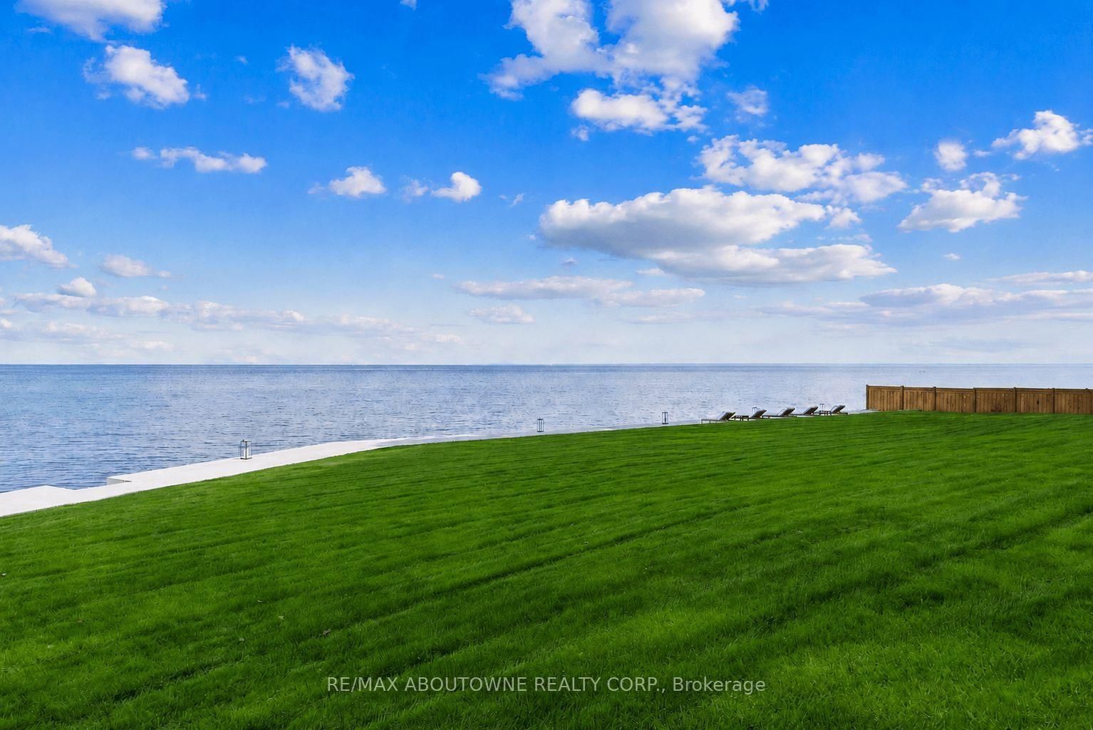 3 Ennisclare Drive • Oakville, ON photo 7