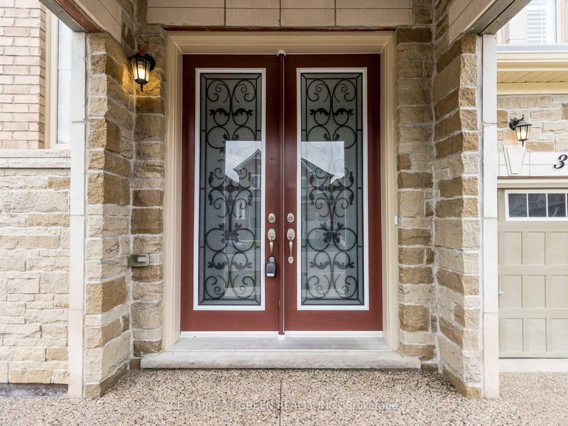 39 Argelia Cres, Brampton, L6X 5N5 | Image 2