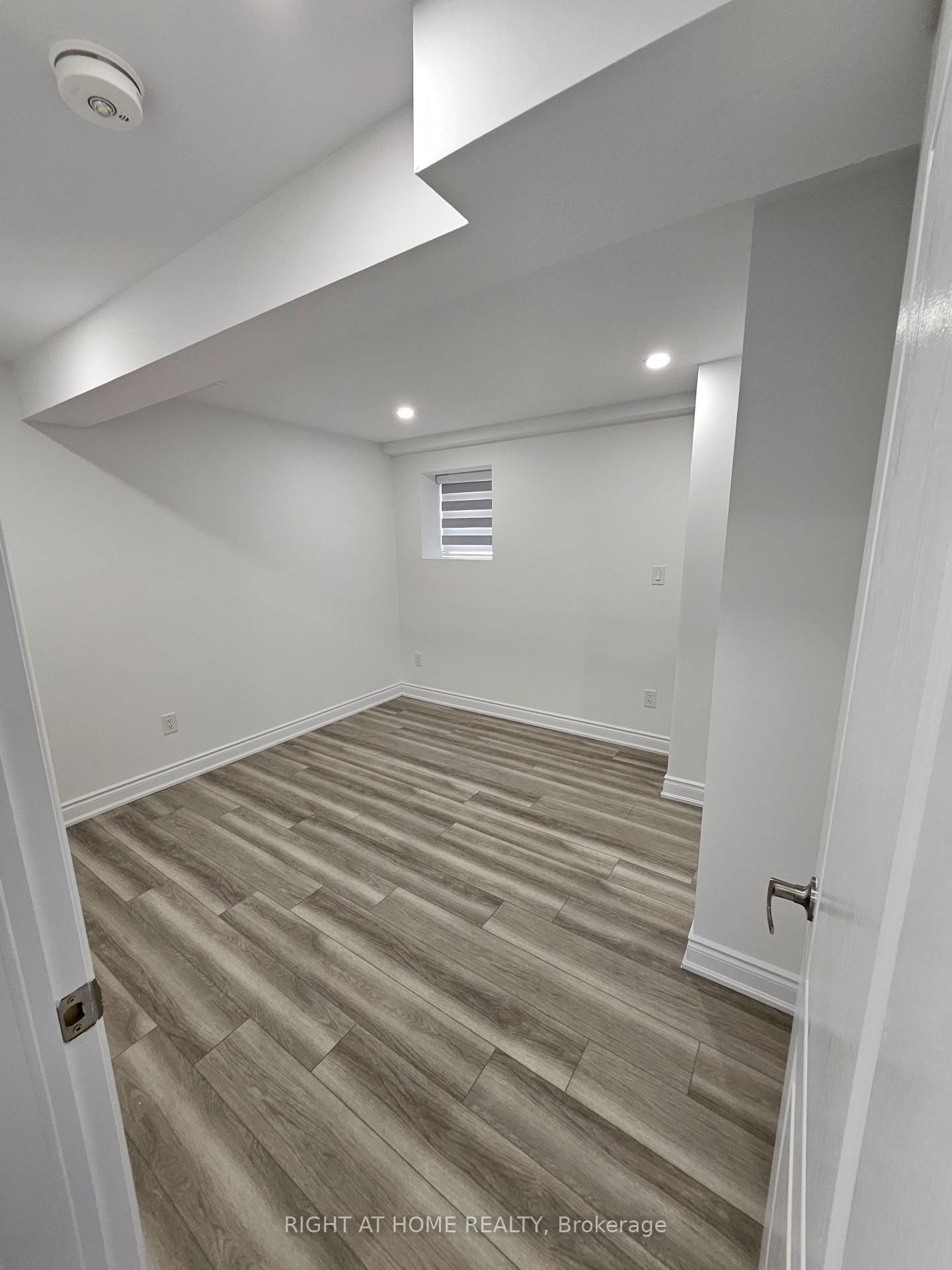 Detached House for lease at Lower-1290 Duignan Crescent, Milton, Ontario, L9E 1C7 - Ford - MLS: W12885138