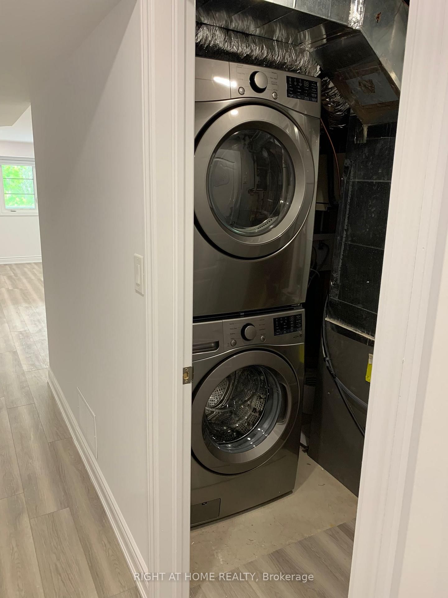 Detached House for lease at Lower-1290 Duignan Crescent, Milton, Ontario, L9E 1C7 - Ford - MLS: W12885138