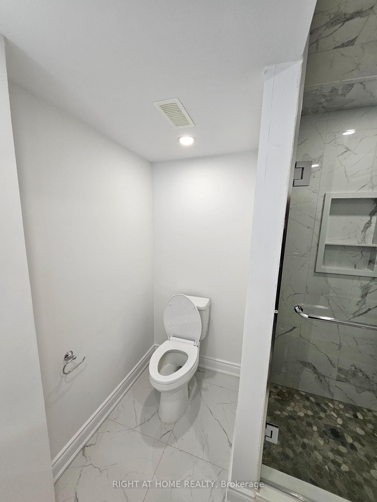 Detached House for lease at Lower-1290 Duignan Crescent, Milton, Ontario, L9E 1C7 - Ford - MLS: W12885138