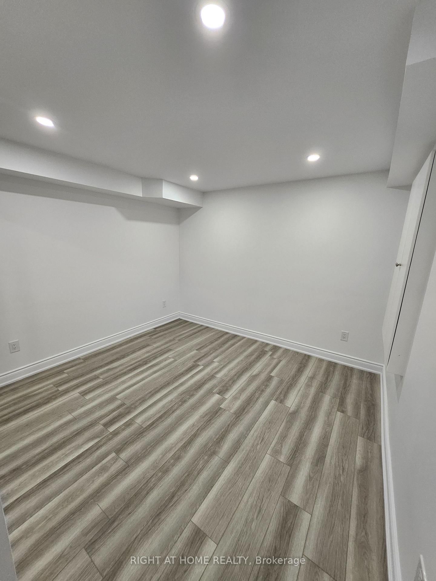 Detached House for lease at Lower-1290 Duignan Crescent, Milton, Ontario, L9E 1C7 - Ford - MLS: W12885138