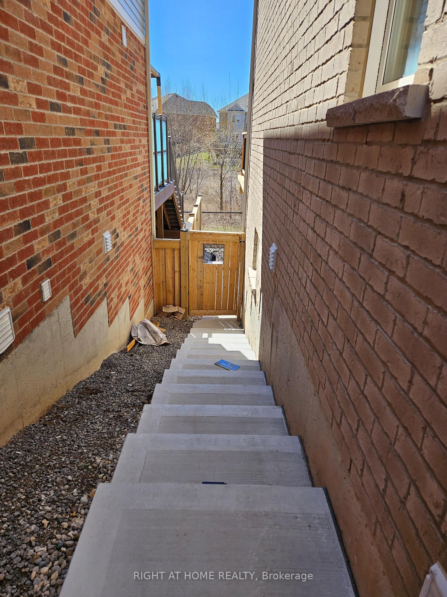 Detached House for lease at Lower-1290 Duignan Crescent, Milton, Ontario, L9E 1C7 - Ford - MLS: W12885138