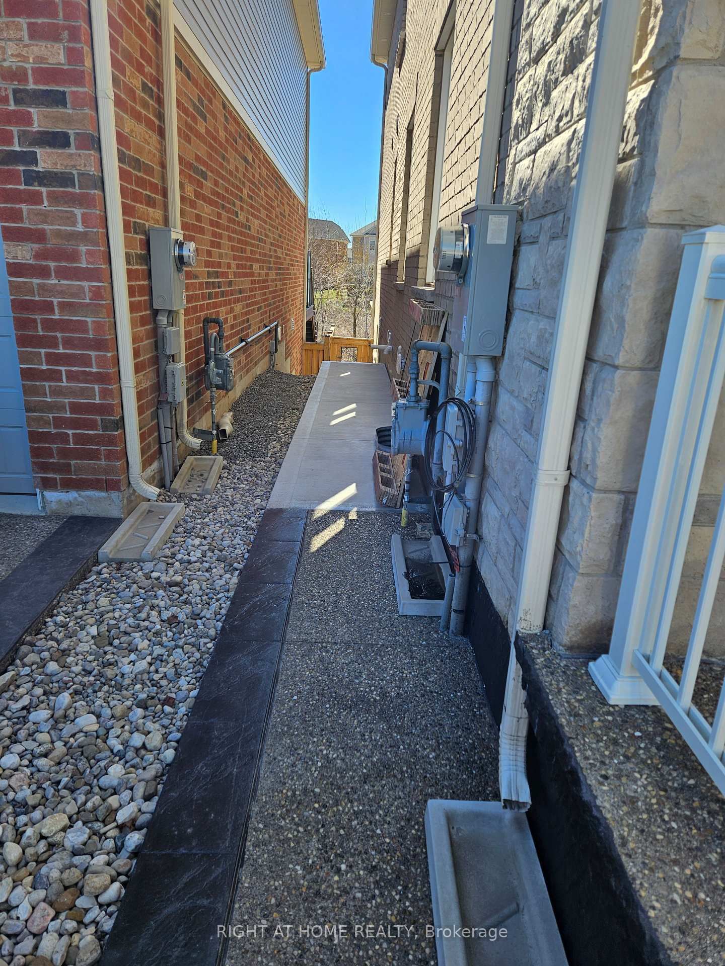 Detached House for lease at Lower-1290 Duignan Crescent, Milton, Ontario, L9E 1C7 - Ford - MLS: W12885138