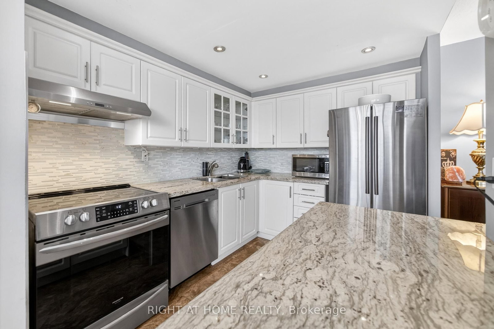 Condo for sale at 610-3590 Kaneff Crescent, Mississauga, Ontario, L5A 3X3 - Mississauga Valleys - MLS: W12885300