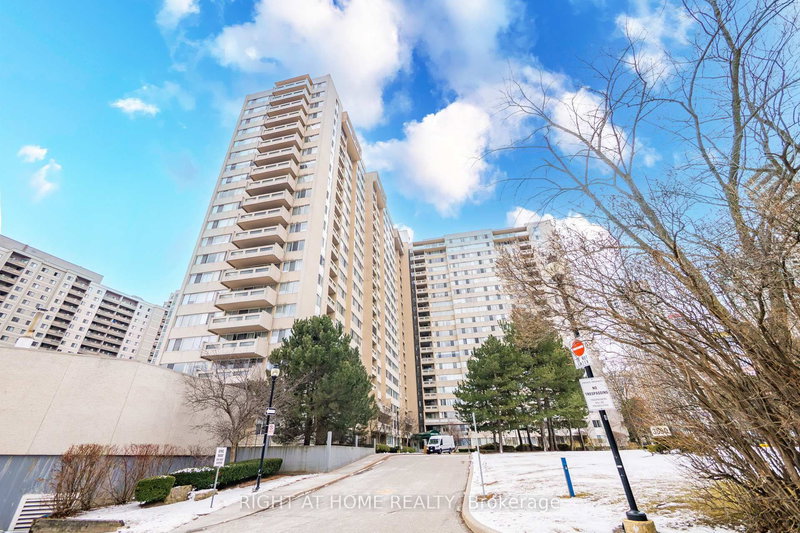 610 - 3590 Kaneff Cres, Mississauga, L5A 3X3 | Image 2