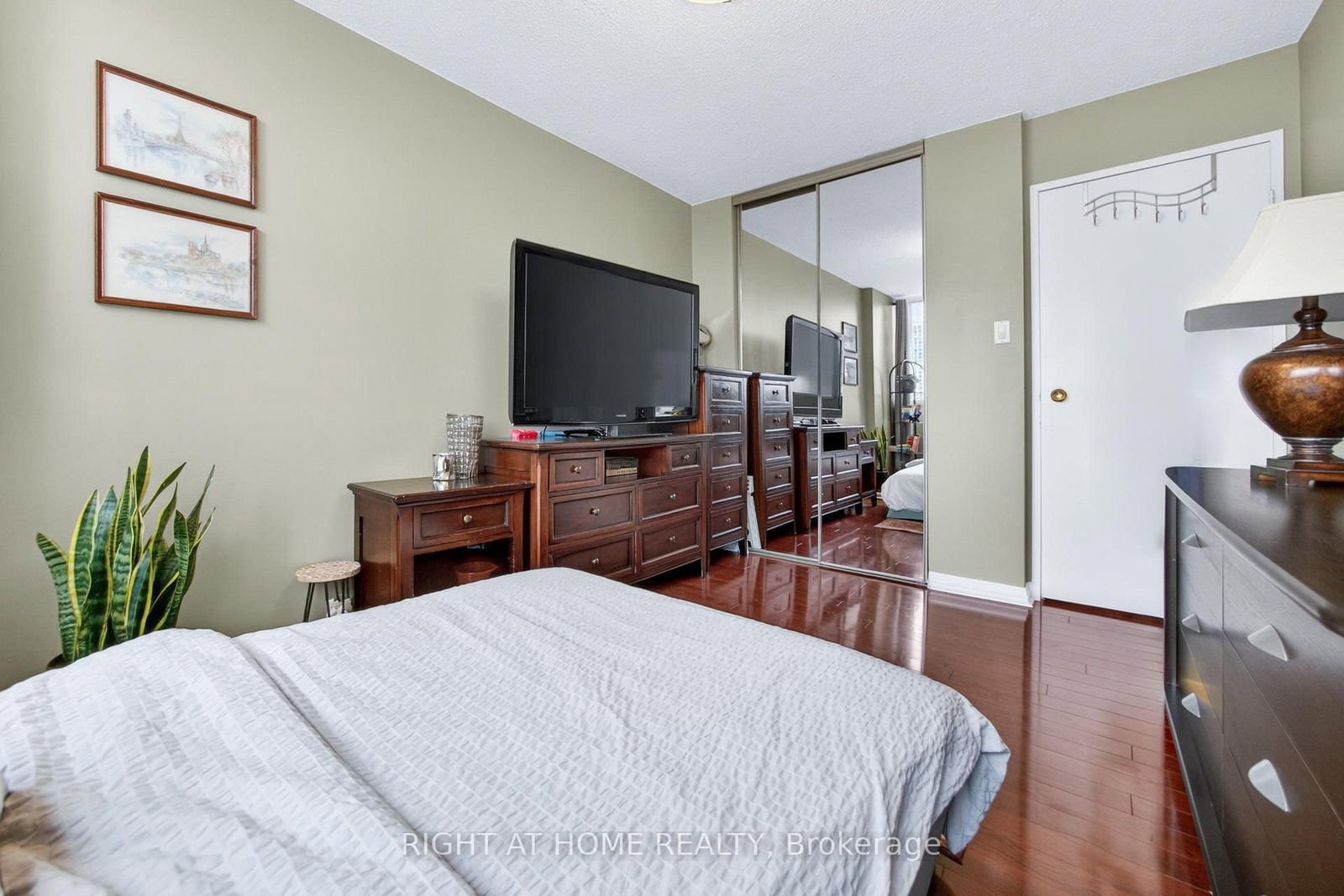 Condo for sale at 610-3590 Kaneff Crescent, Mississauga, Ontario, L5A 3X3 - Mississauga Valleys - MLS: W12885300