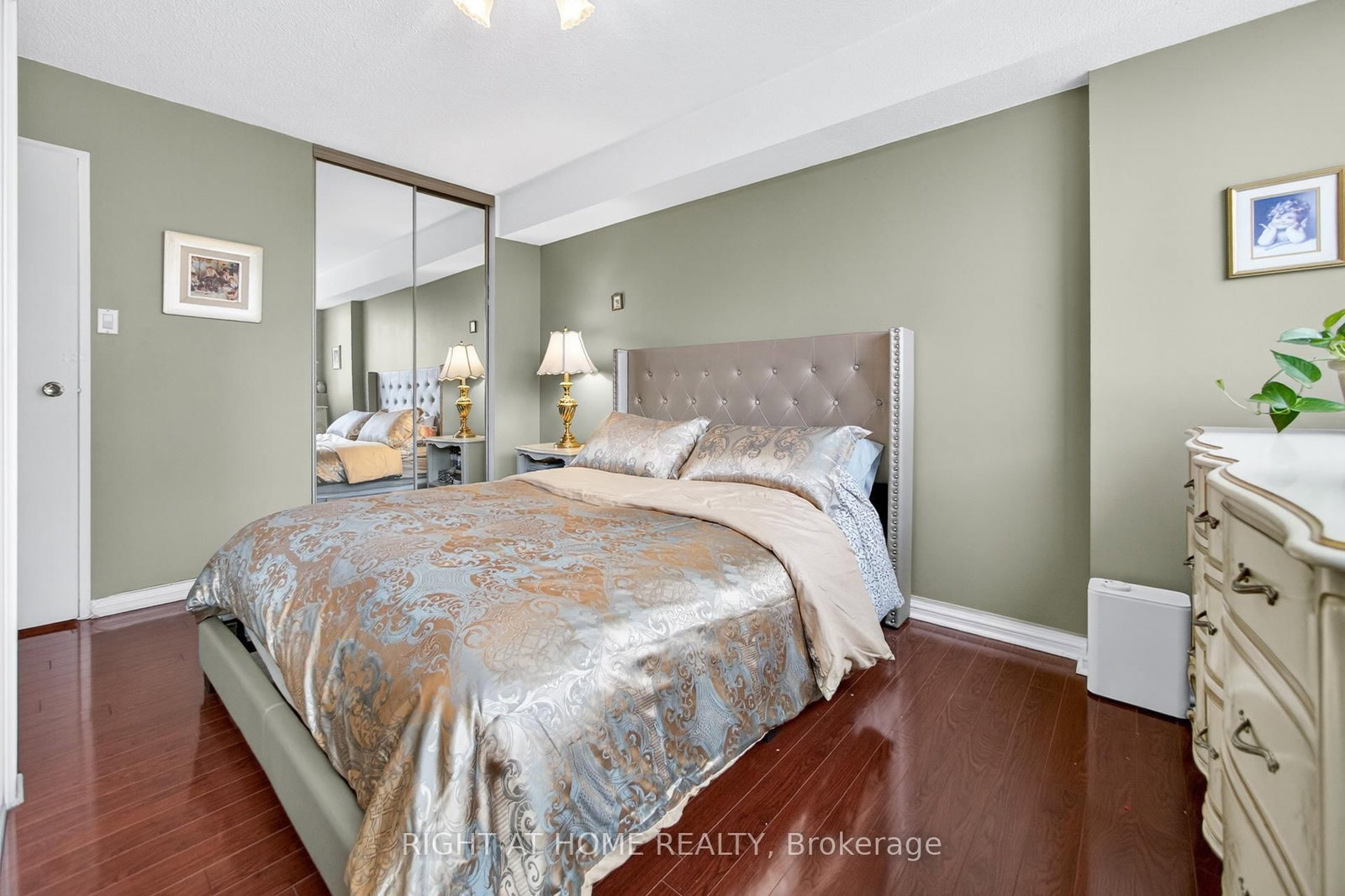 Condo for sale at 610-3590 Kaneff Crescent, Mississauga, Ontario, L5A 3X3 - Mississauga Valleys - MLS: W12885300