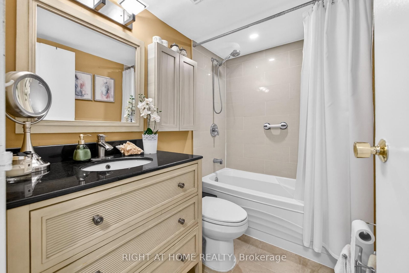 Condo for sale at 610-3590 Kaneff Crescent, Mississauga, Ontario, L5A 3X3 - Mississauga Valleys - MLS: W12885300