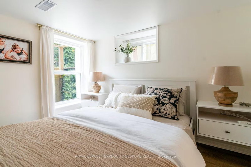 #1 lower - 318 Wallace Ave, Toronto, M6P 3N7 | Image 2