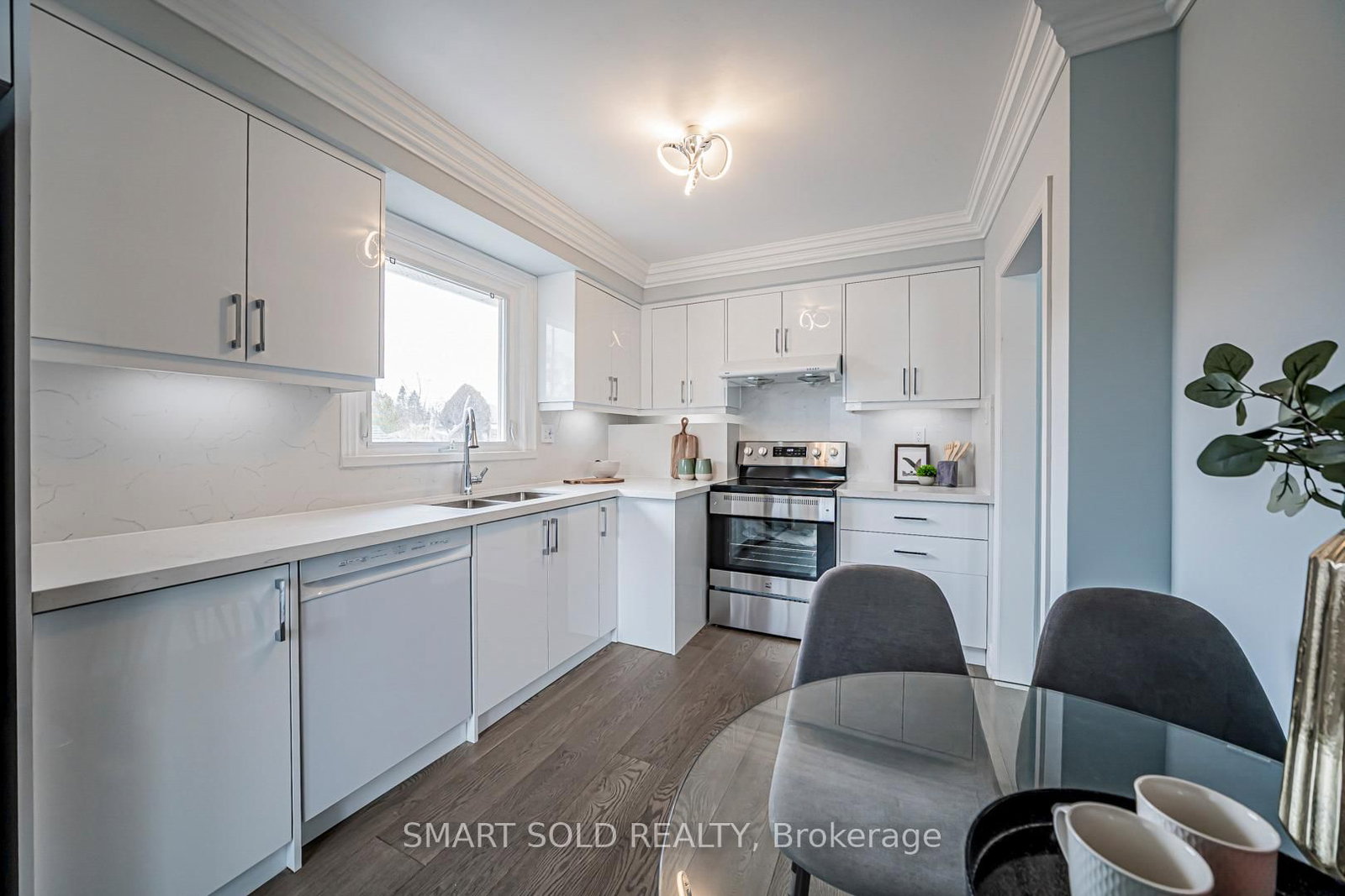 Detached House for sale at 995 Garrard Avenue, Mississauga, Ontario, L5E 1L4 - Lakeview - MLS: W12885392