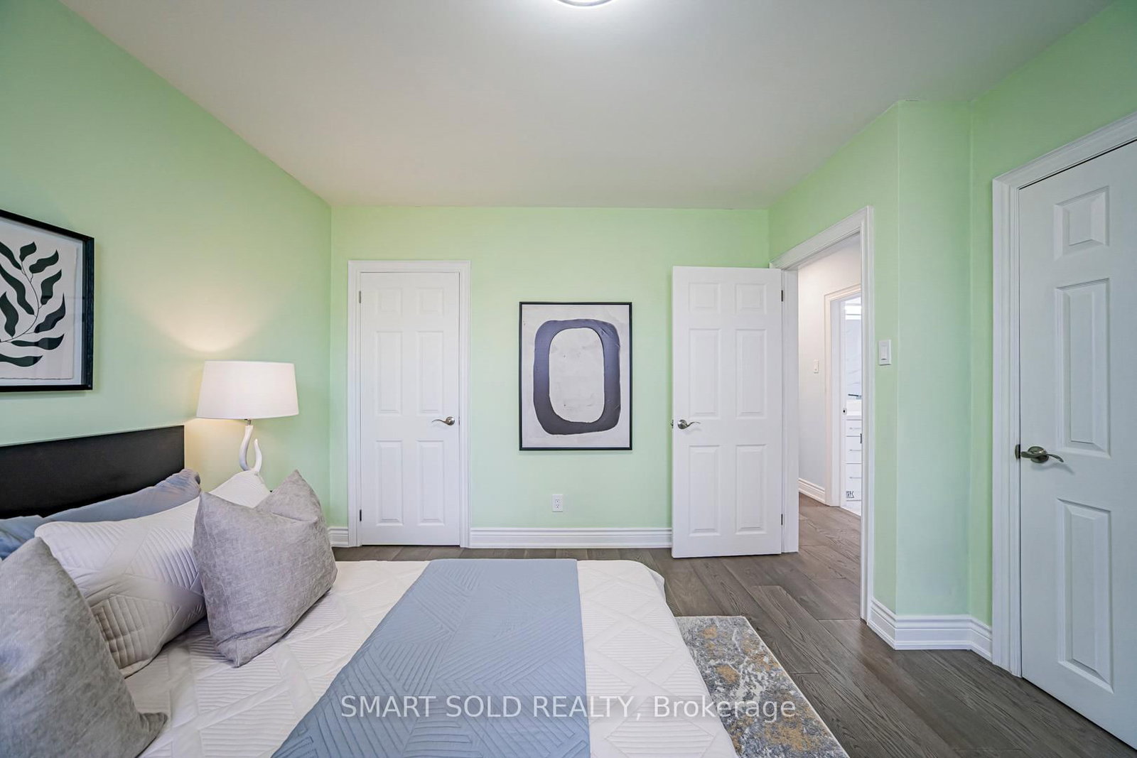 Detached House for sale at 995 Garrard Avenue, Mississauga, Ontario, L5E 1L4 - Lakeview - MLS: W12885392