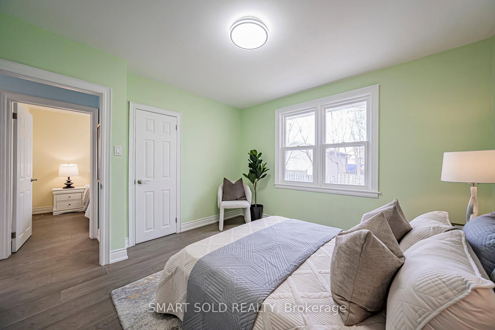 Detached House for sale at 995 Garrard Avenue, Mississauga, Ontario, L5E 1L4 - Lakeview - MLS: W12885392