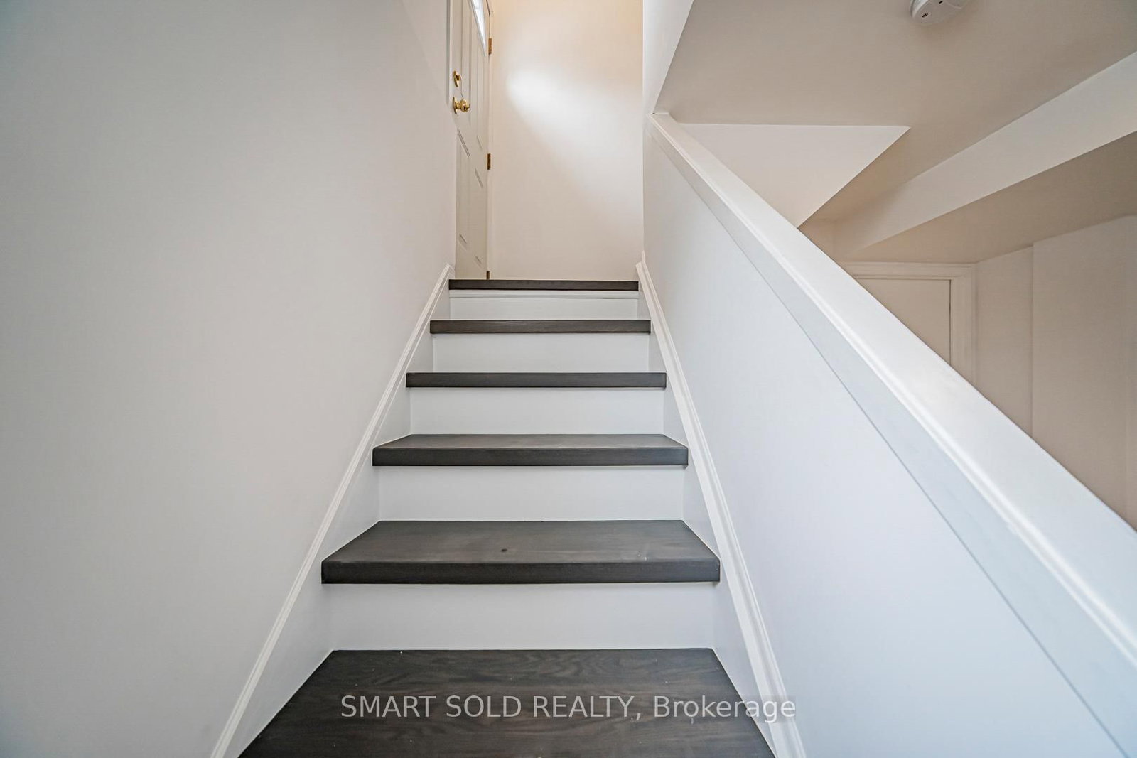 Detached House for sale at 995 Garrard Avenue, Mississauga, Ontario, L5E 1L4 - Lakeview - MLS: W12885392