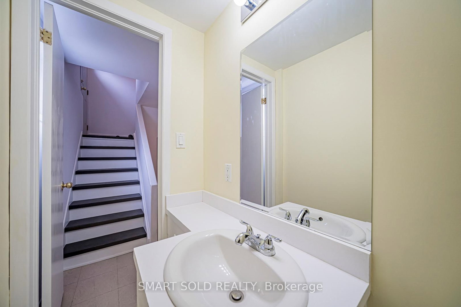 Detached House for sale at 995 Garrard Avenue, Mississauga, Ontario, L5E 1L4 - Lakeview - MLS: W12885392