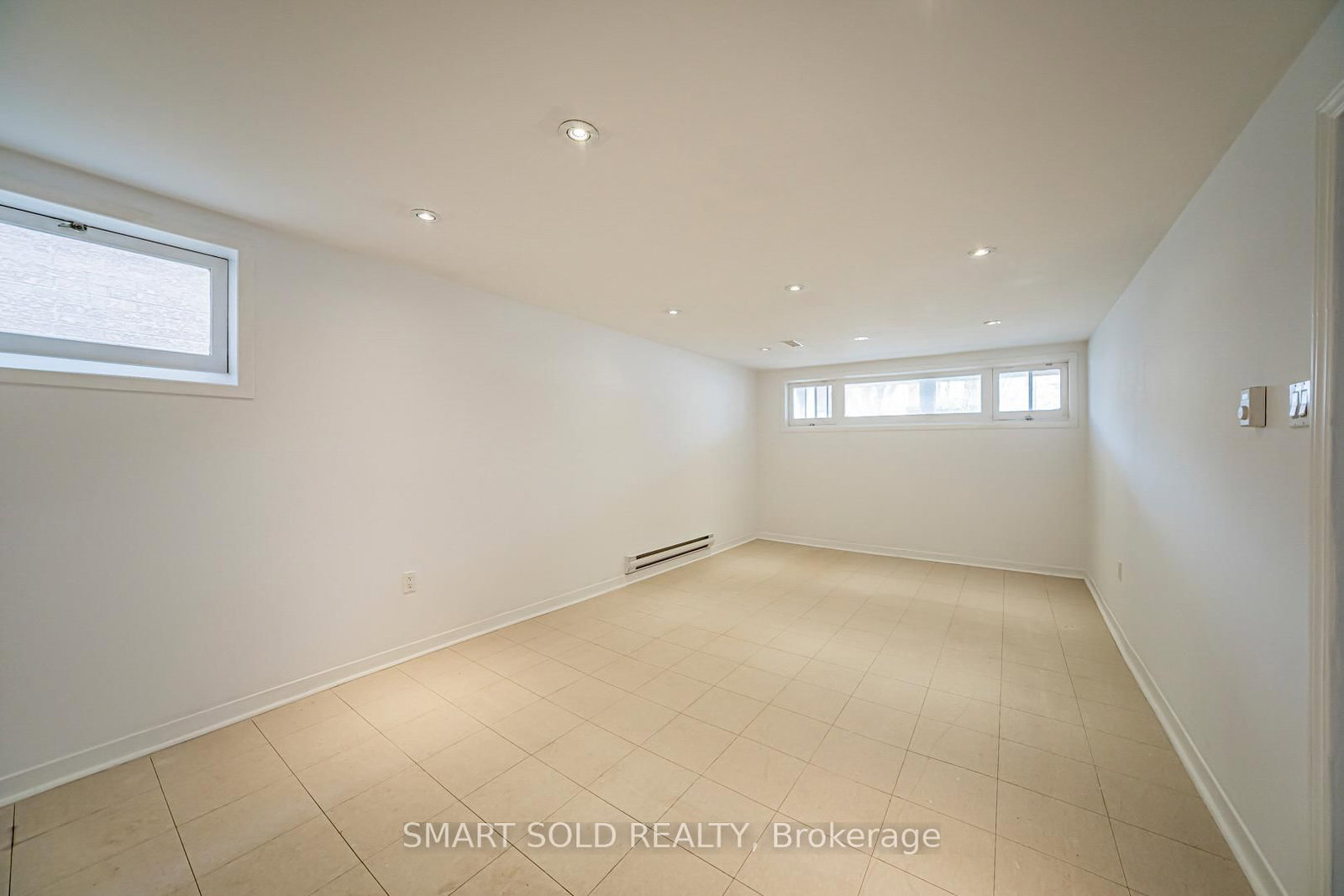 Detached House for sale at 995 Garrard Avenue, Mississauga, Ontario, L5E 1L4 - Lakeview - MLS: W12885392