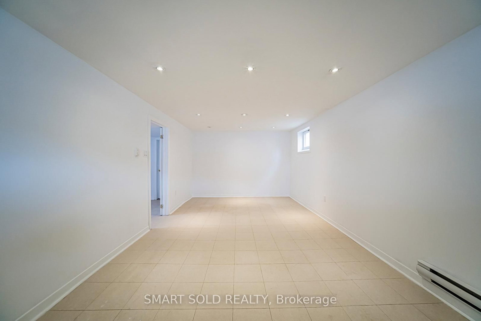 Detached House for sale at 995 Garrard Avenue, Mississauga, Ontario, L5E 1L4 - Lakeview - MLS: W12885392