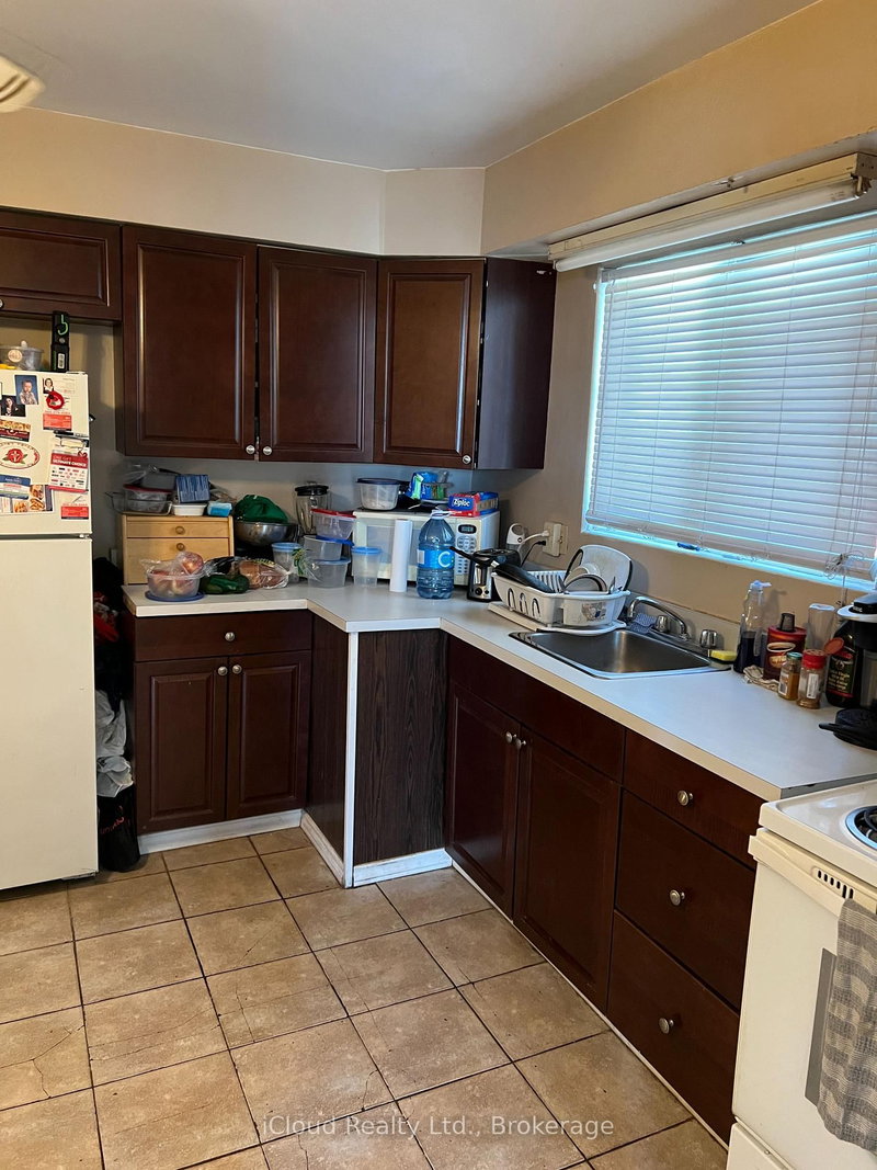 3587 Ashcroft Cres, Mississauga, L5C 2E6 | Image 3