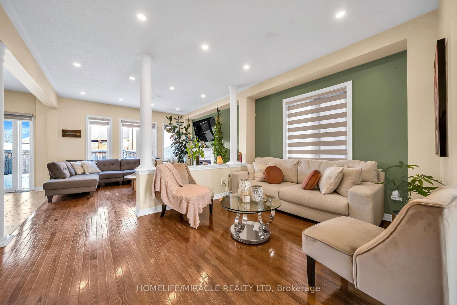 Detached House for sale at 4 Templeton Court, Brampton, Ontario, L6P 3B2 - Bram East - MLS: W12886158