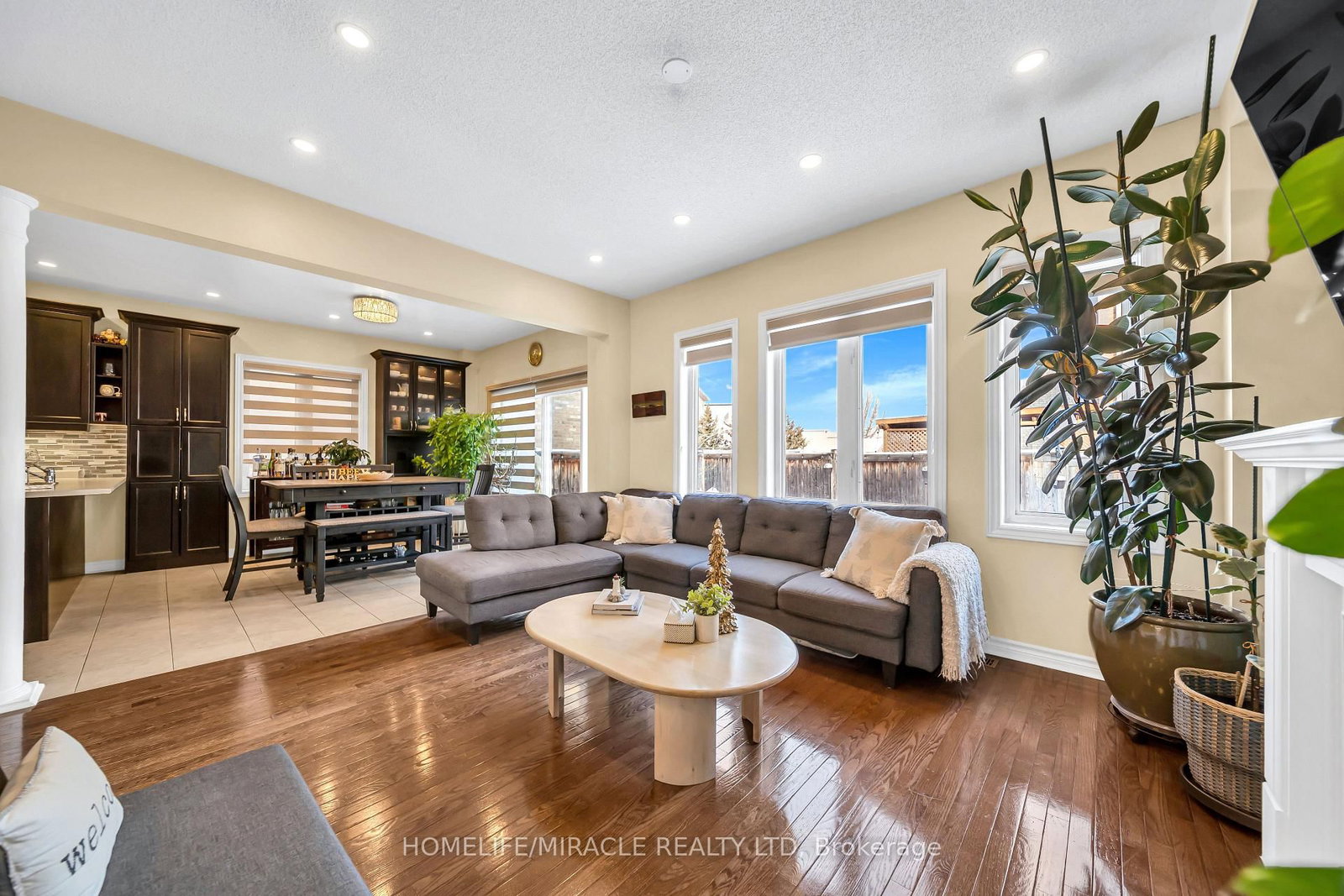 Detached House for sale at 4 Templeton Court, Brampton, Ontario, L6P 3B2 - Bram East - MLS: W12886158