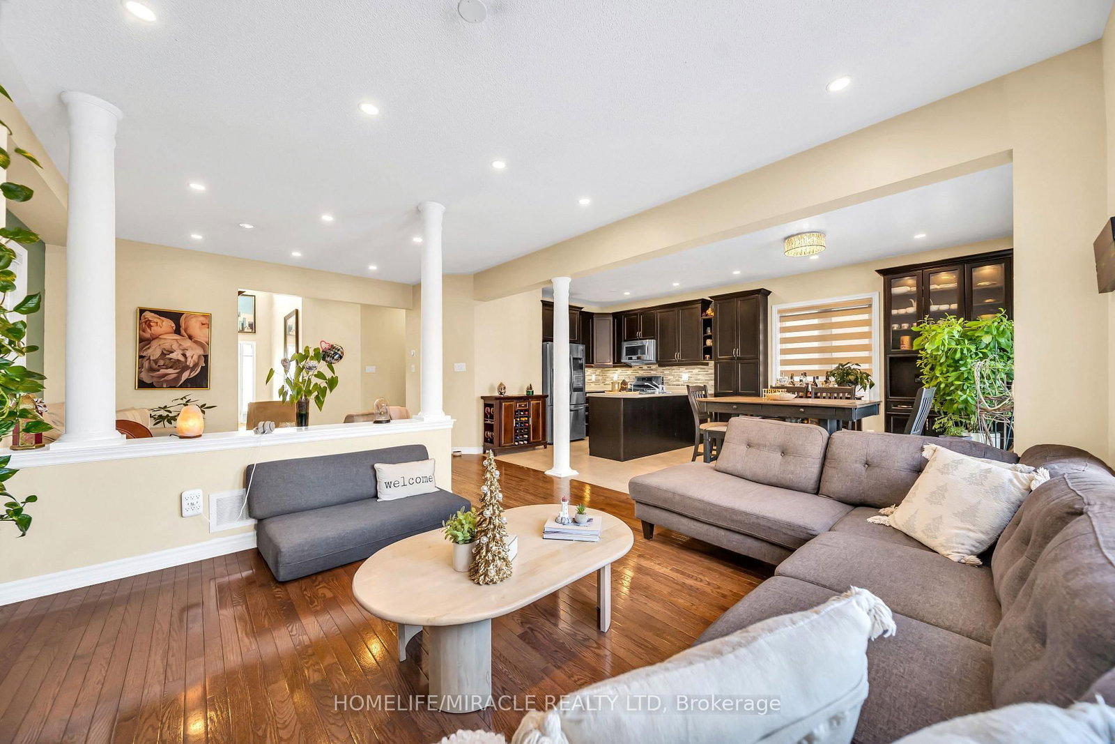 Detached House for sale at 4 Templeton Court, Brampton, Ontario, L6P 3B2 - Bram East - MLS: W12886158