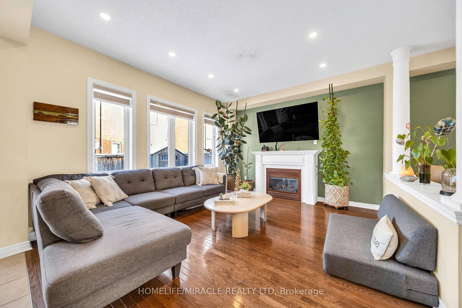 Detached House for sale at 4 Templeton Court, Brampton, Ontario, L6P 3B2 - Bram East - MLS: W12886158