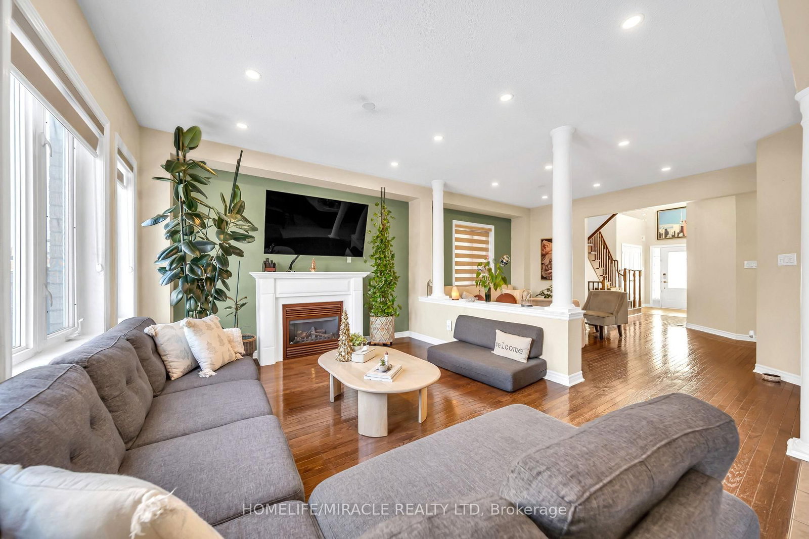 Detached House for sale at 4 Templeton Court, Brampton, Ontario, L6P 3B2 - Bram East - MLS: W12886158