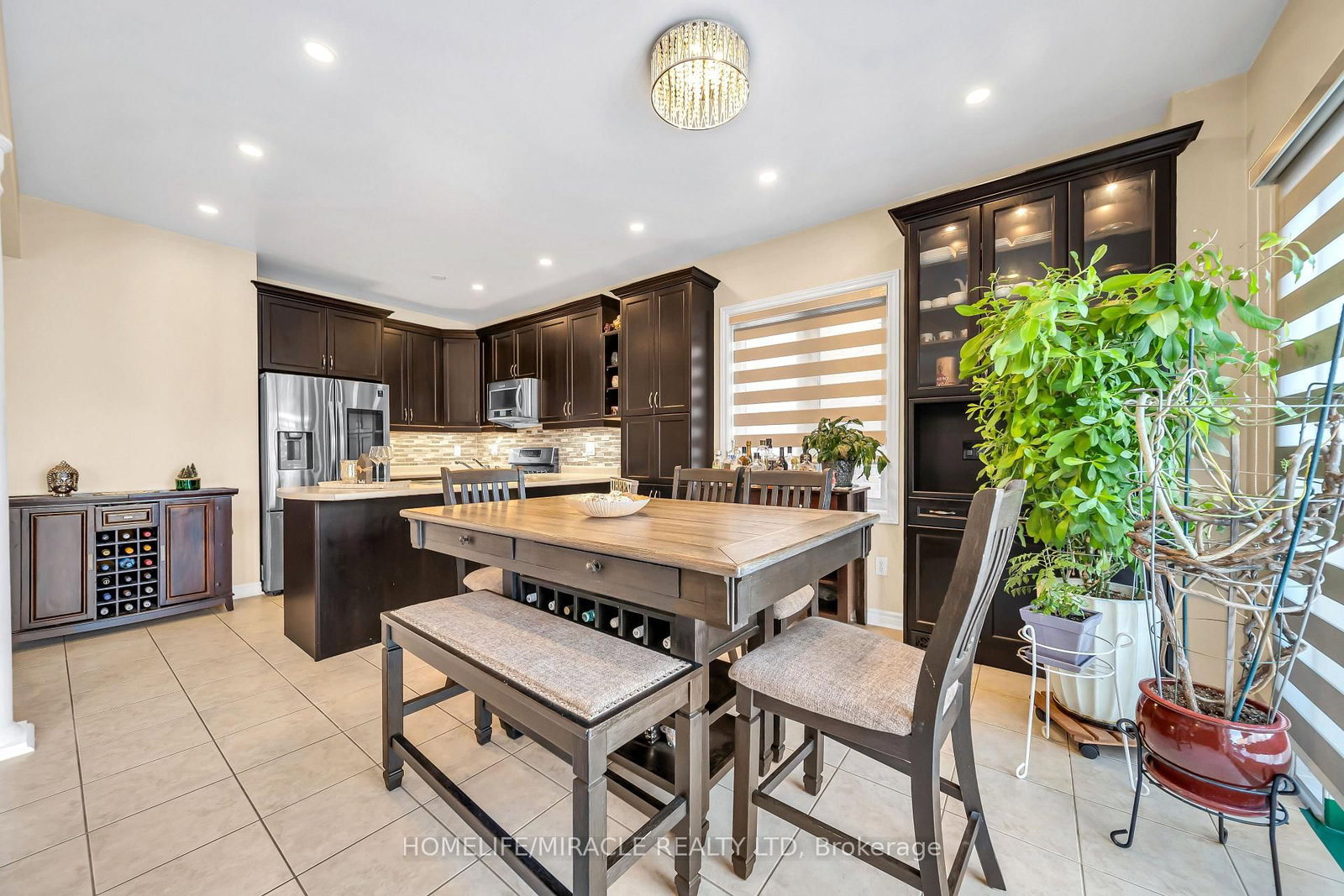 Detached House for sale at 4 Templeton Court, Brampton, Ontario, L6P 3B2 - Bram East - MLS: W12886158