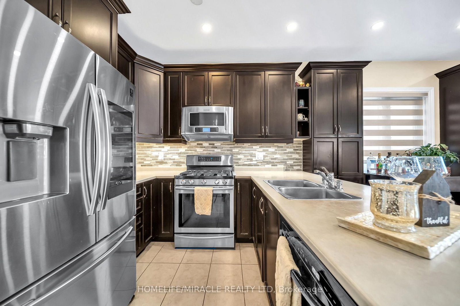 Detached House for sale at 4 Templeton Court, Brampton, Ontario, L6P 3B2 - Bram East - MLS: W12886158