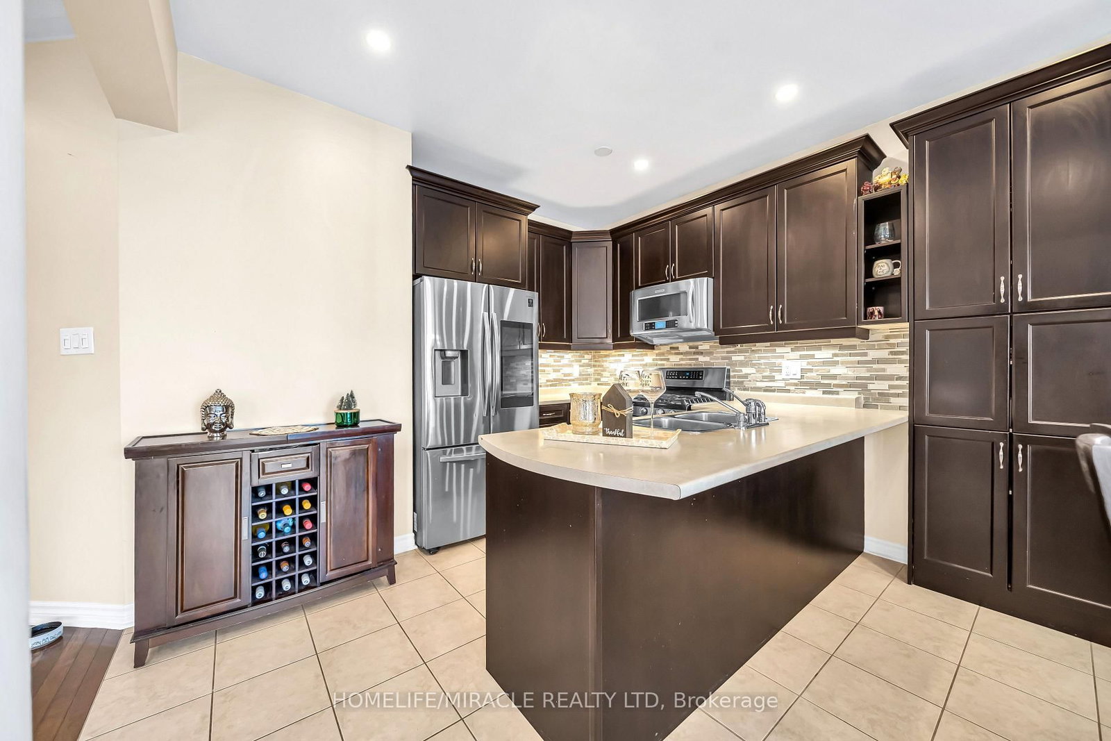 Detached House for sale at 4 Templeton Court, Brampton, Ontario, L6P 3B2 - Bram East - MLS: W12886158