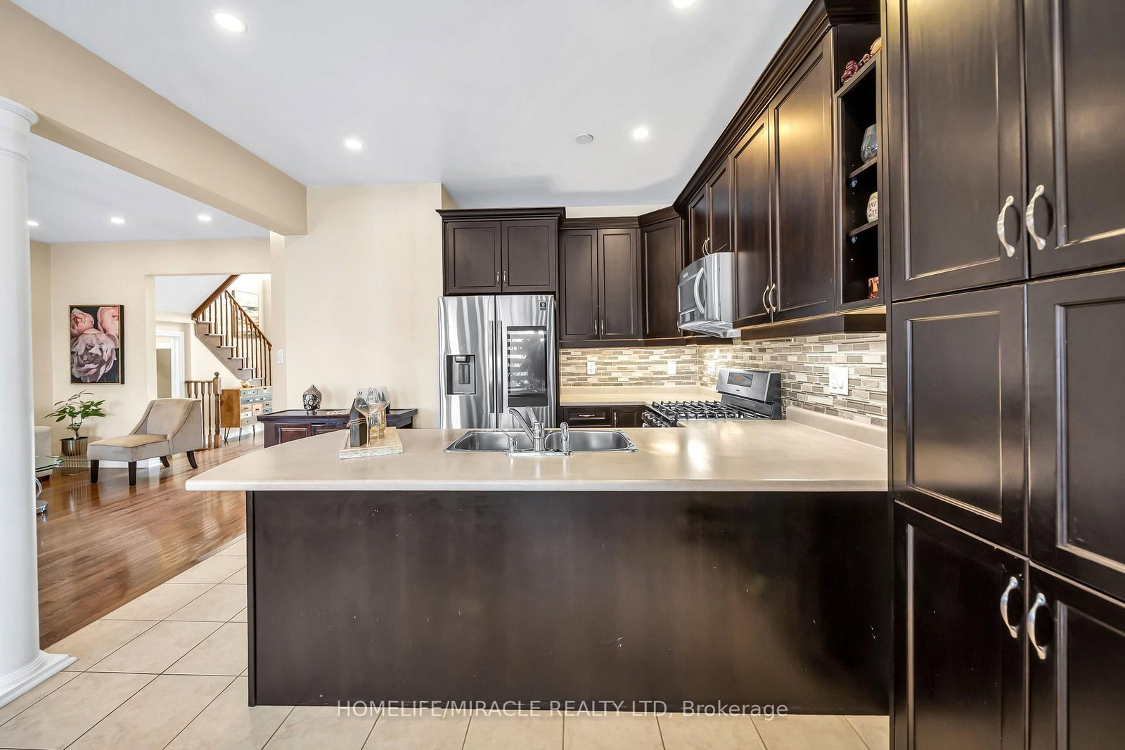 Detached House for sale at 4 Templeton Court, Brampton, Ontario, L6P 3B2 - Bram East - MLS: W12886158