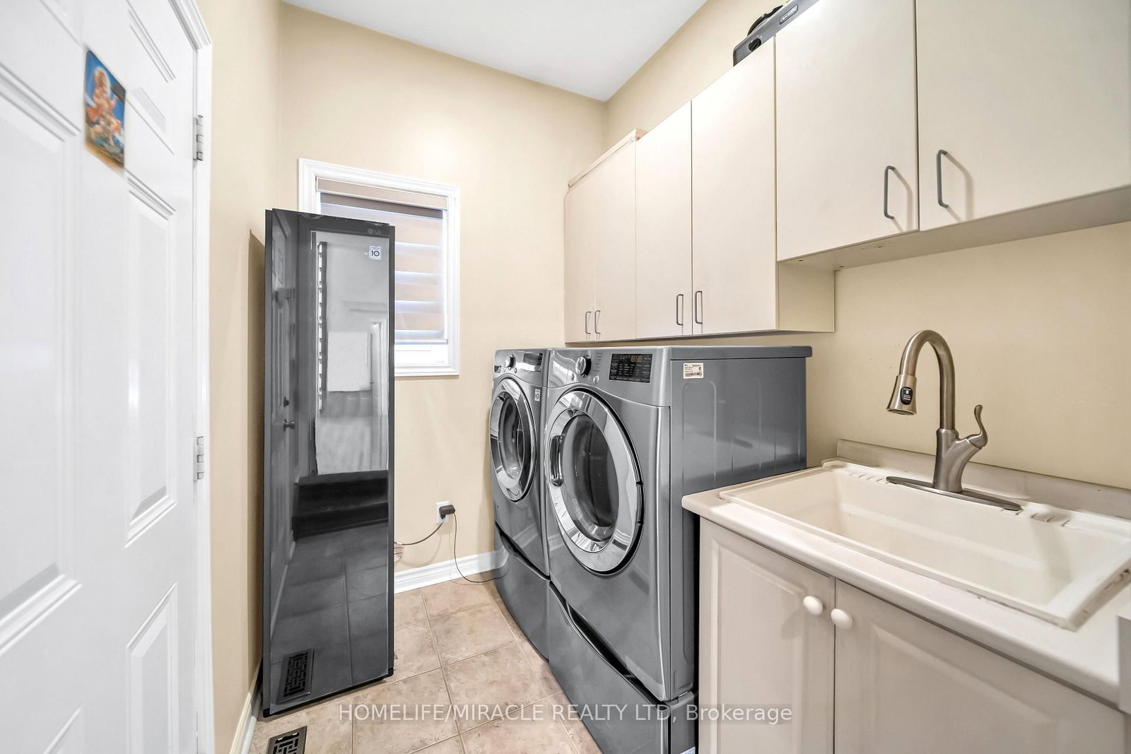 Detached House for sale at 4 Templeton Court, Brampton, Ontario, L6P 3B2 - Bram East - MLS: W12886158